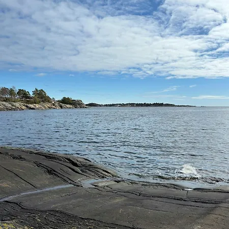 Hébergement de vacances New Scandinavian With Sea Views On Hisoy *