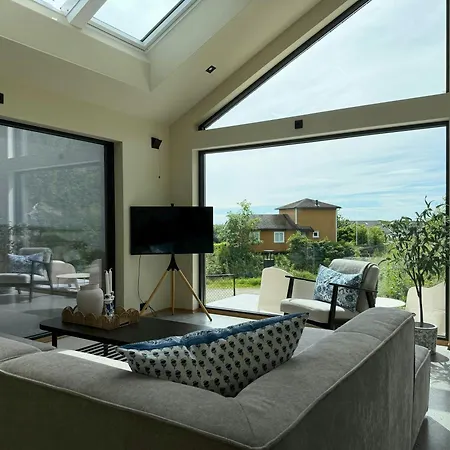 New Scandinavian With Sea Views On Hisoy Hébergement de vacances Kolbjornsvik