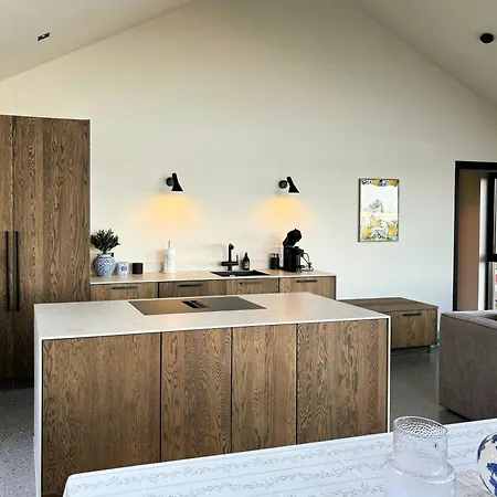 Hébergement de vacances New Scandinavian With Sea Views On Hisoy *