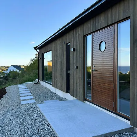 Hébergement de vacances New Scandinavian With Sea Views On Hisoy